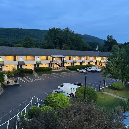The Black Mountain Inn Brattleboro Εξωτερικό φωτογραφία