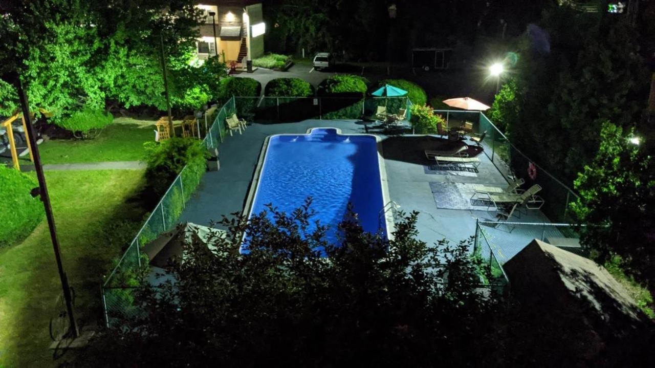 The Black Mountain Inn Brattleboro Εξωτερικό φωτογραφία
