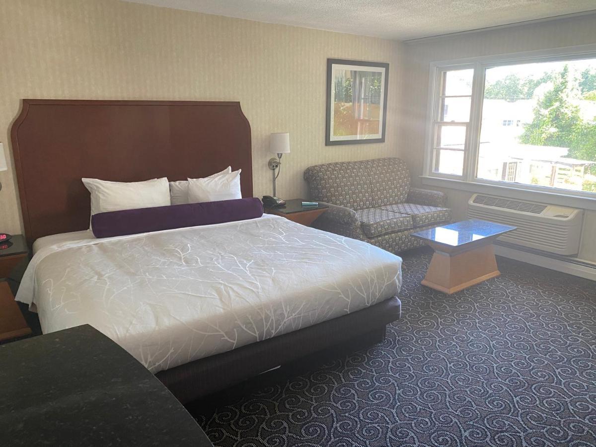 The Black Mountain Inn Brattleboro Εξωτερικό φωτογραφία