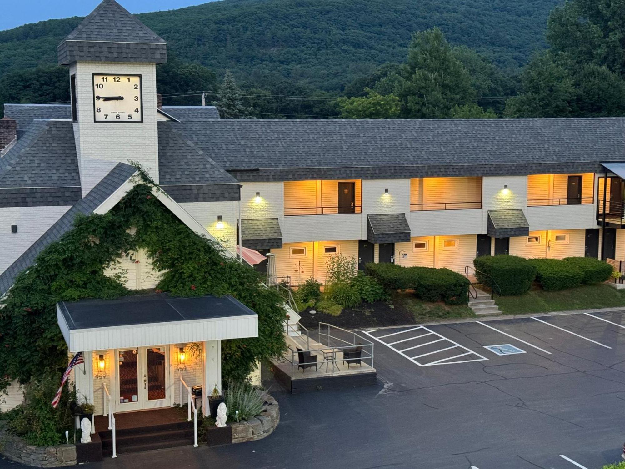 The Black Mountain Inn Brattleboro Εξωτερικό φωτογραφία