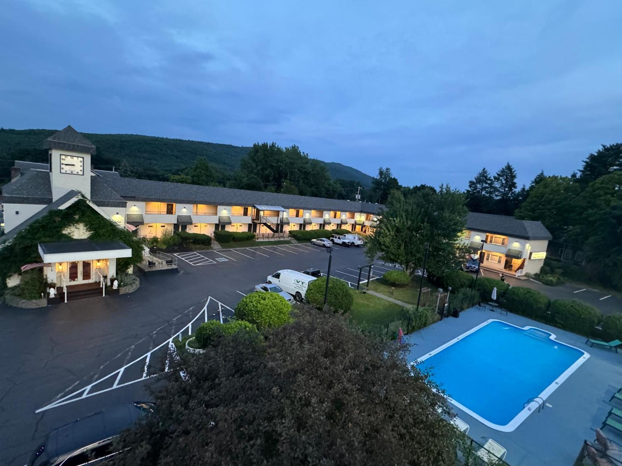 The Black Mountain Inn Brattleboro Εξωτερικό φωτογραφία